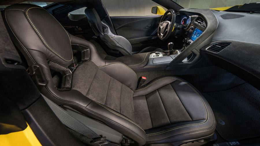 Интерьер Chevrolet Corvette ZR1 (C7) 2018 года  (фото 54 из 67)